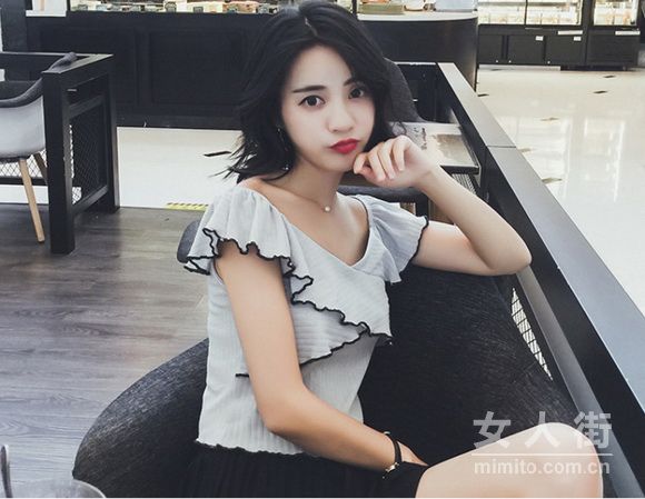 简约T恤衫，秀出盛夏好穿搭
